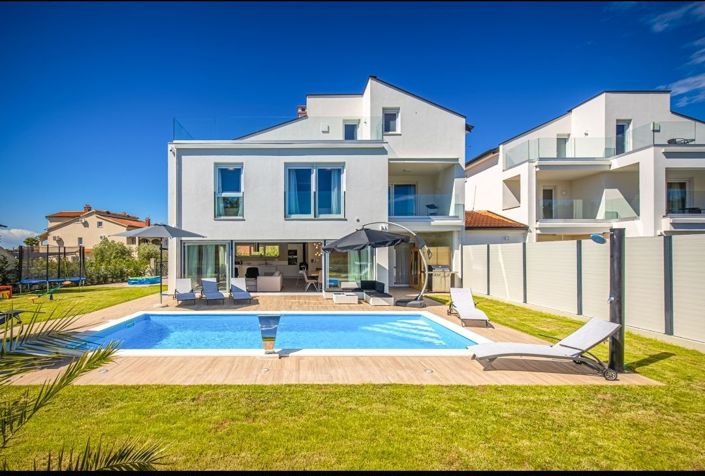 Image No.4-Propriété de 6 chambres à vendre à Porec