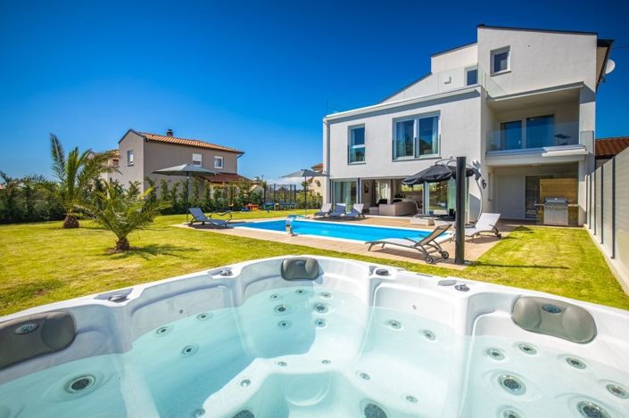 Image No.5-Propriété de 6 chambres à vendre à Porec