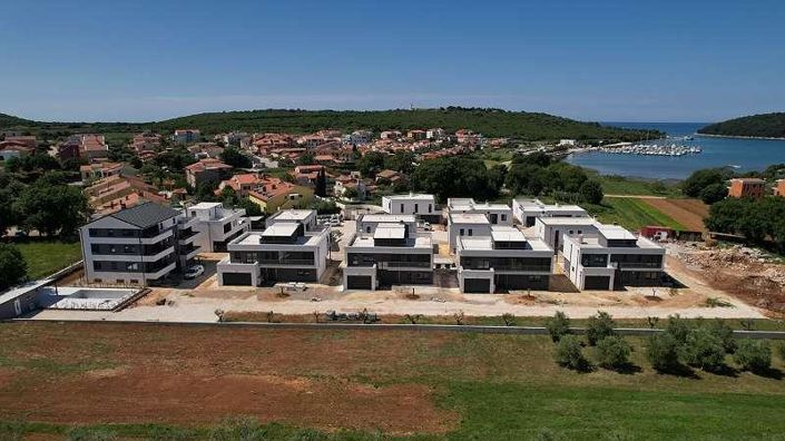 Image No.1-5 Bed Property for sale