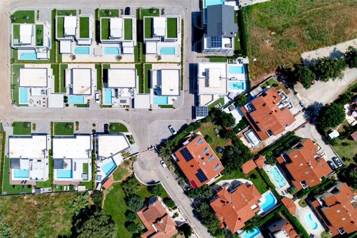 Image No.8-5 Bed Property for sale