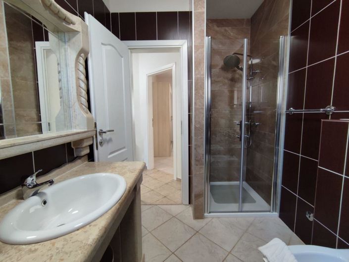 Image No.16-3 Bed Property for sale