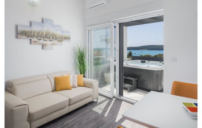 Image No.12-5 Bed Property for sale