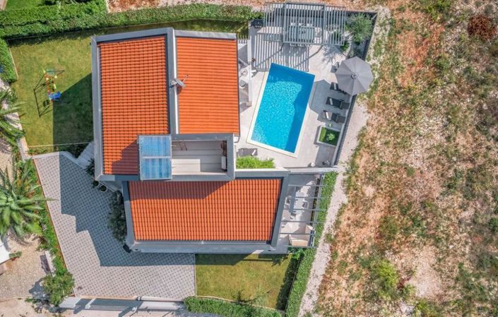 Image No.2-5 Bed Property for sale