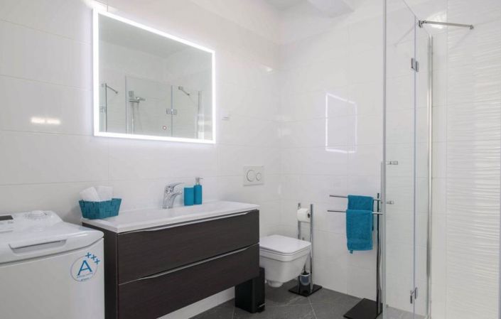 Image No.20-5 Bed Property for sale