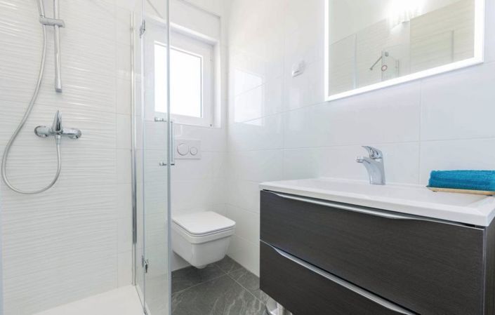 Image No.24-5 Bed Property for sale