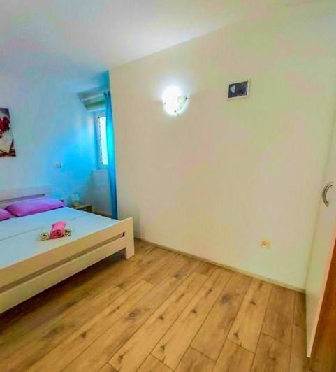 Image No.13-9 Bed Property for sale