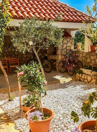 Image No.8-Propriété de 9 chambres à vendre à Mali Losinj