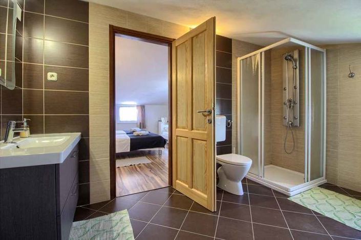 Image No.13-6 Bed Property for sale