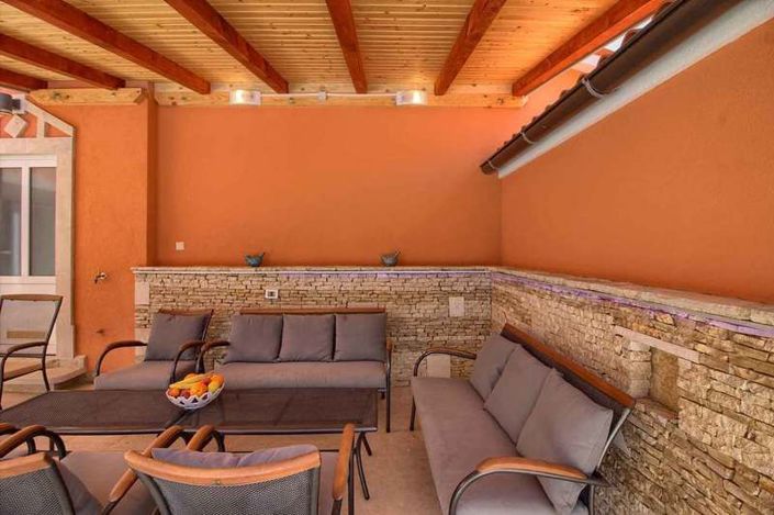 Image No.15-6 Bed Property for sale