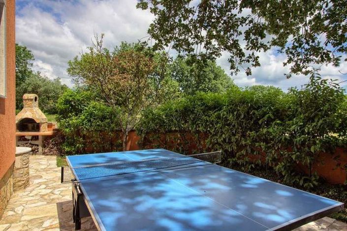 Image No.17-6 Bed Property for sale