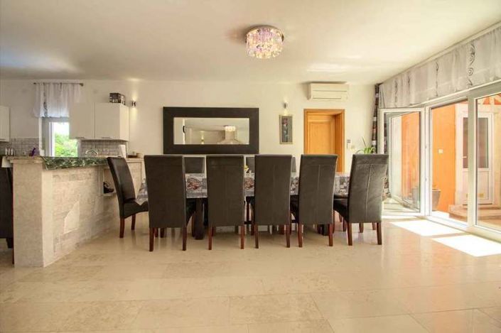 Image No.9-6 Bed Property for sale