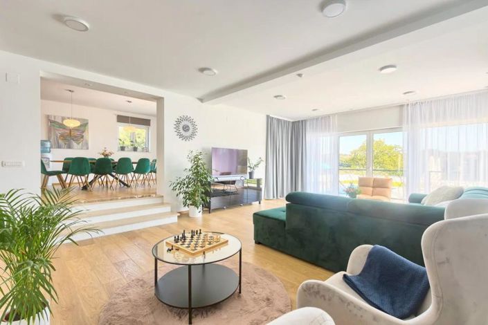 Image No.11-5 Bed Property for sale