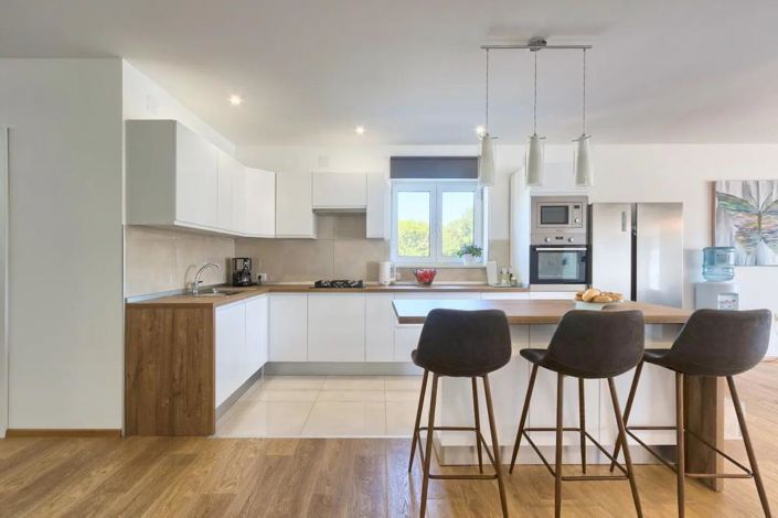 Image No.8-5 Bed Property for sale