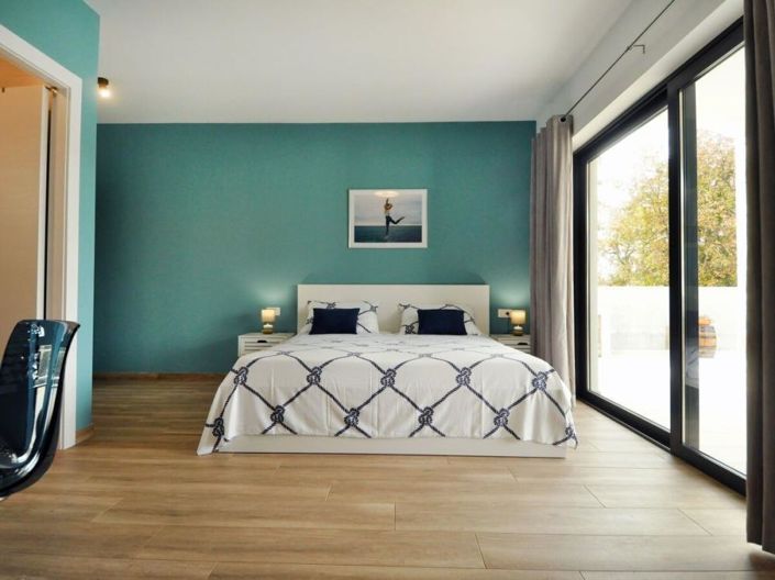 Image No.12-4 Bed Property for sale