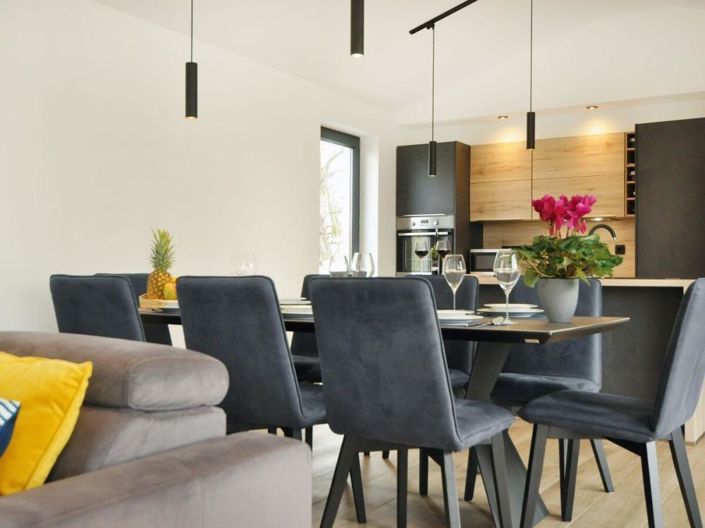 Image No.5-4 Bed Property for sale