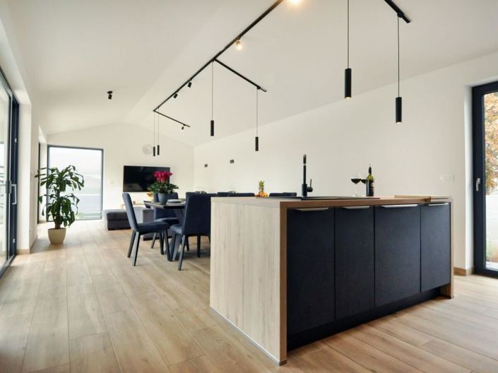 Image No.7-4 Bed Property for sale