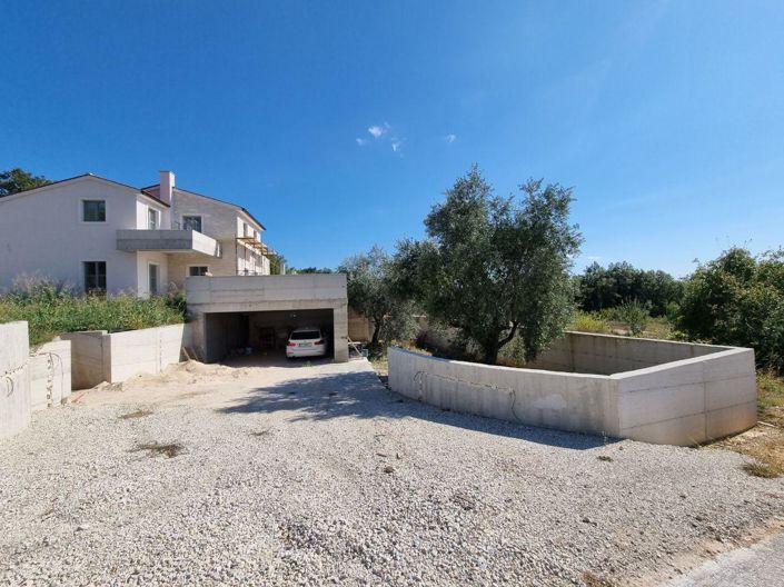 Image No.10-5 Bed Property for sale