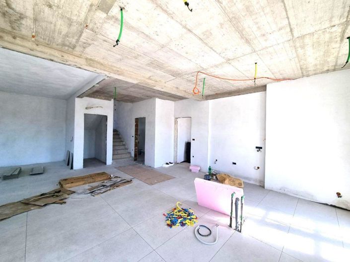 Image No.20-5 Bed Property for sale