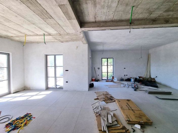 Image No.23-5 Bed Property for sale