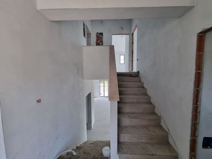 Image No.24-5 Bed Property for sale