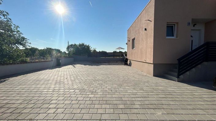 Image No.15-3 Bed Property for sale