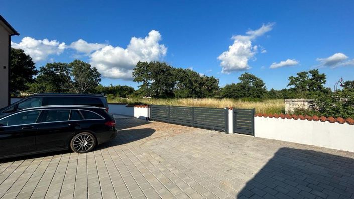 Image No.17-3 Bed Property for sale