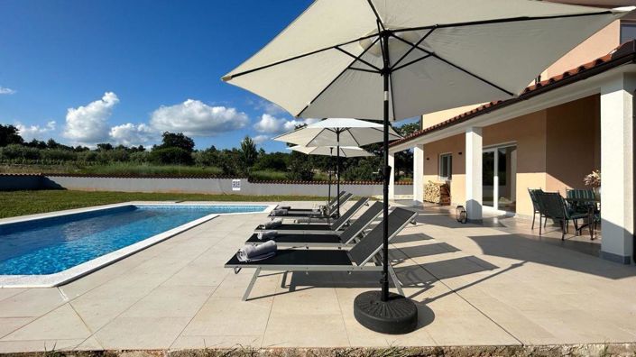 Image No.5-3 Bed Property for sale