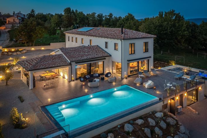 Image No.1-Propriété de 4 chambres à vendre à Croatie