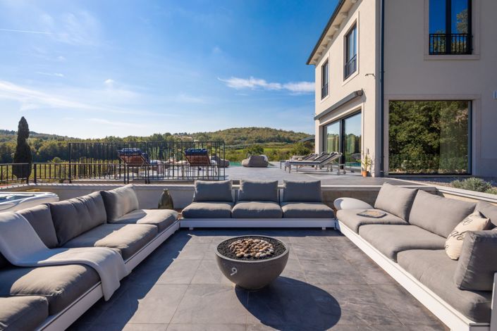 Image No.16-4 Bed Property for sale