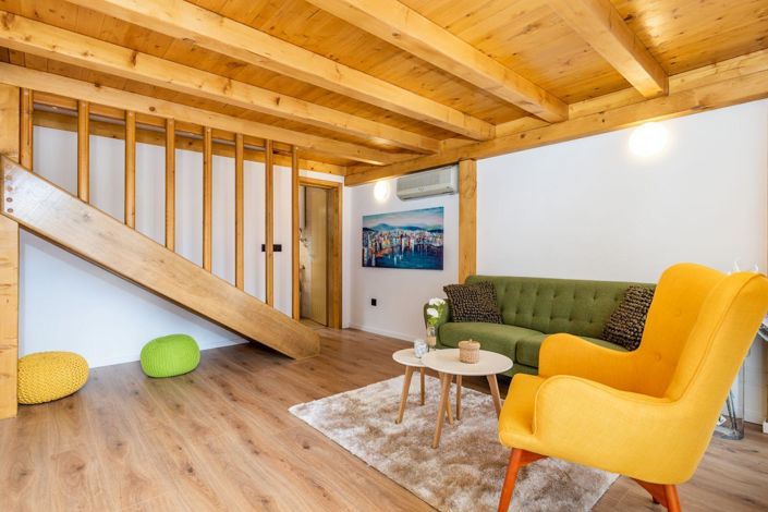 Image No.18-9 Bed Property for sale