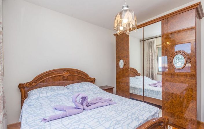 Image No.15-3 Bed Property for sale