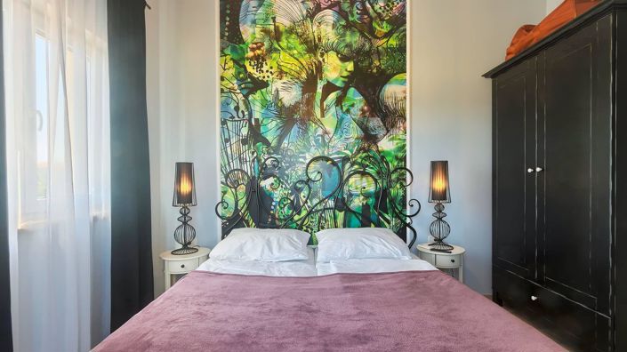 Image No.15-4 Bed Property for sale