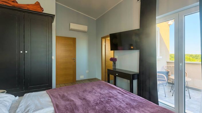 Image No.16-4 Bed Property for sale