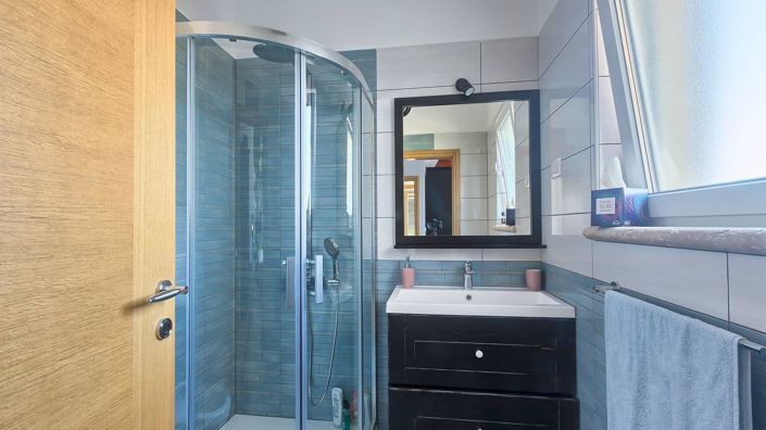 Image No.17-4 Bed Property for sale