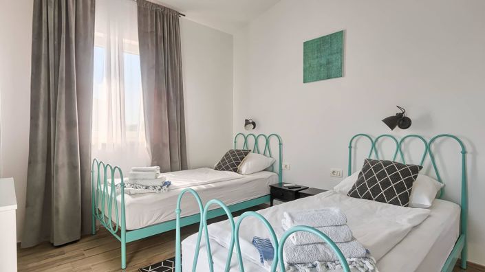 Image No.19-4 Bed Property for sale