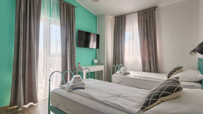 Image No.20-4 Bed Property for sale