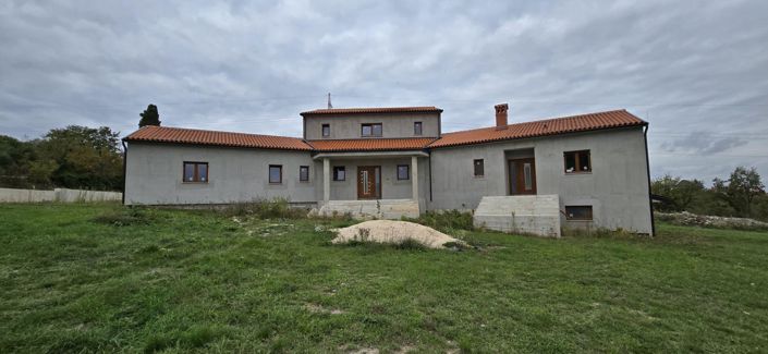 Image No.1-Propriété de 4 chambres à vendre à Rovinj