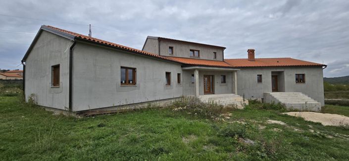 Image No.10-4 Bed Property for sale