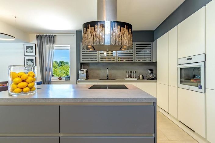 Image No.14-4 Bed Property for sale