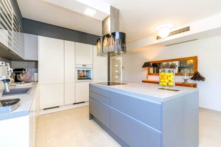 Image No.15-4 Bed Property for sale