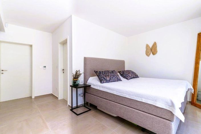 Image No.19-4 Bed Property for sale