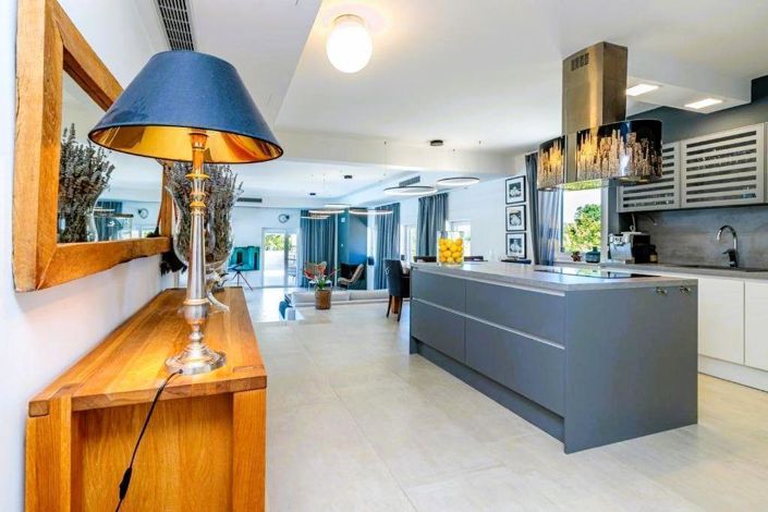 Image No.7-4 Bed Property for sale