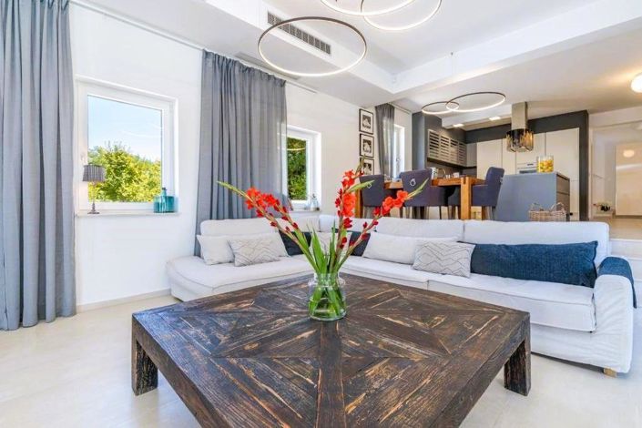 Image No.9-4 Bed Property for sale