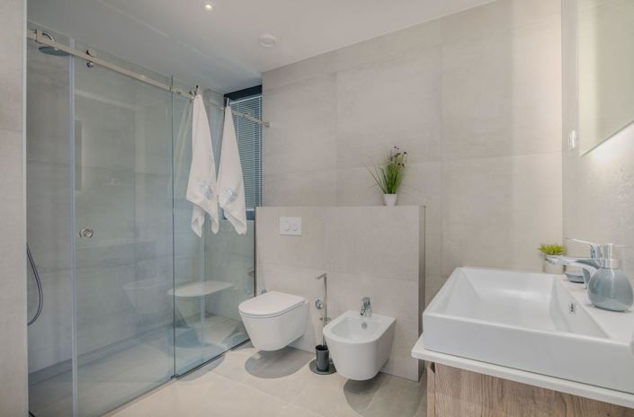 Image No.20-3 Bed Property for sale