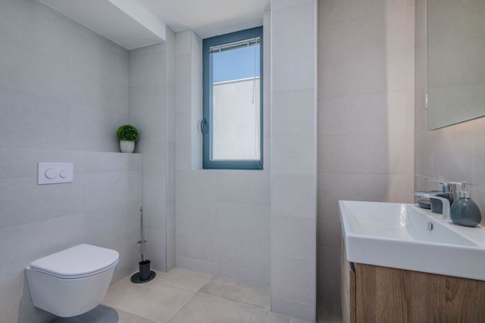 Image No.24-3 Bed Property for sale