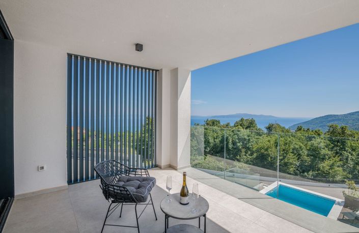 Image No.8-3 Bed Property for sale