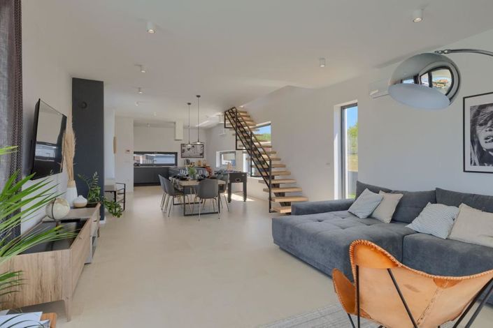 Image No.5-3 Bed Property for sale