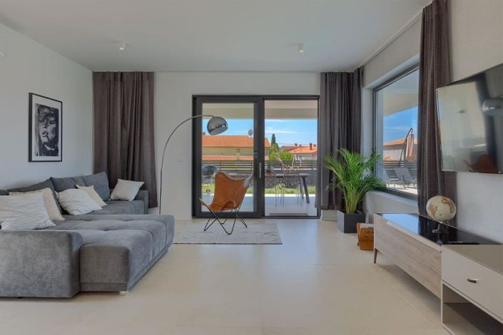 Image No.8-3 Bed Property for sale