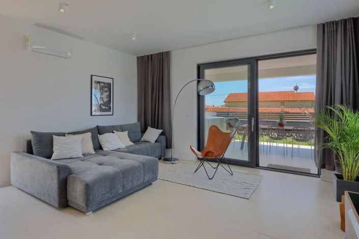 Image No.9-3 Bed Property for sale