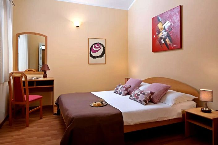 Image No.10-4 Bed Property for sale